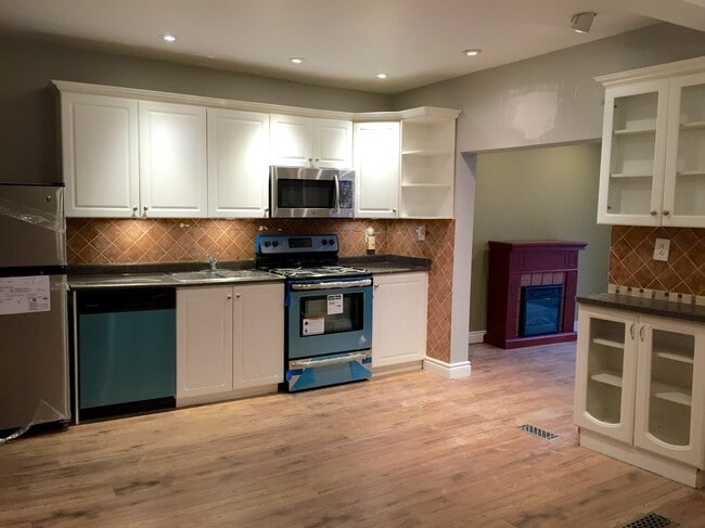 Photo - 2097 Dufferin St