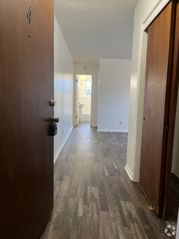 Building Photo - 1624 NW 5th St Rental