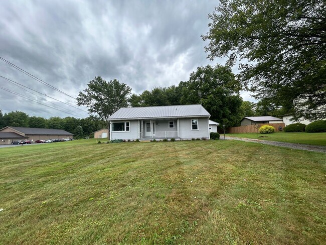 Building Photo - Newly Renovated Three Bedroom Home with Th...