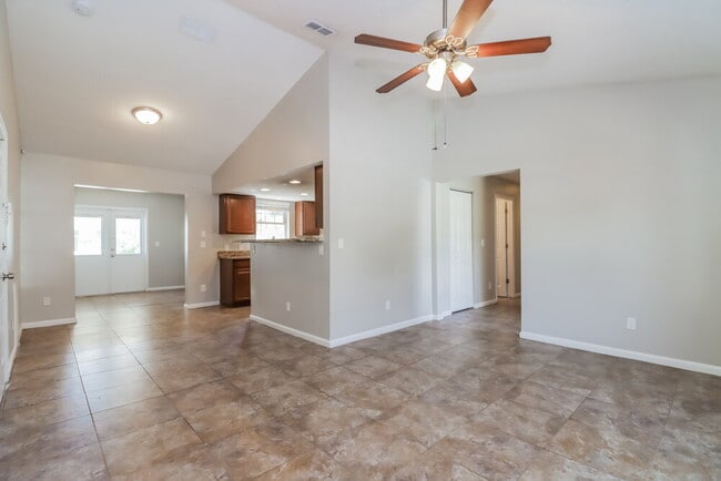 Photo - 16136 Villa Dr