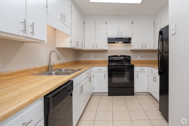 2HAB, 1BA - 1,050 ft² - Rosehill Apartments