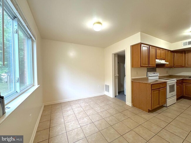 Building Photo - 4645 Logsdon Dr
