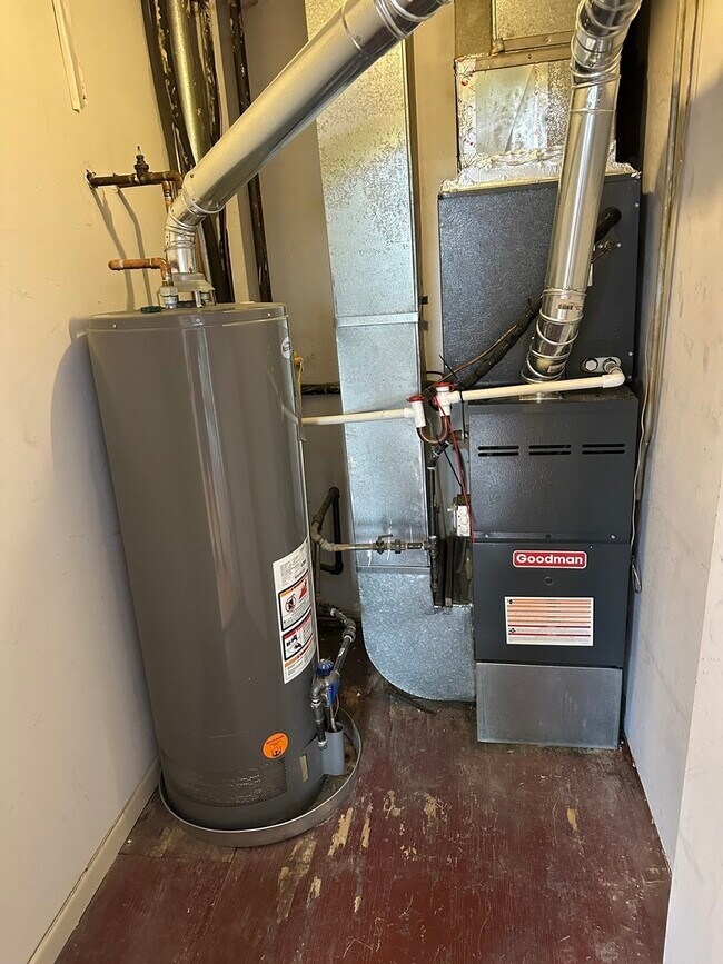 Photo - 536 N Clark St