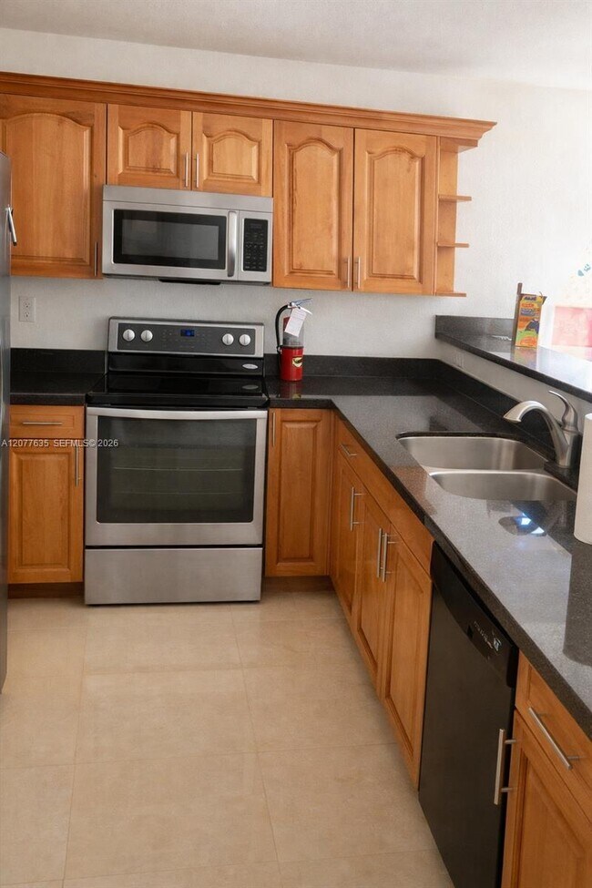 Photo - 318 NE 166th St