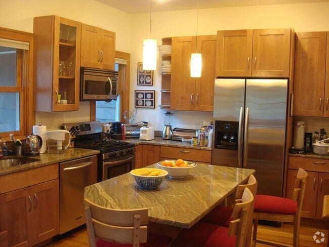 Building Photo - 57 Pleasant St Unit 1 Rental