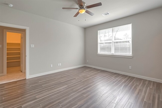 Photo - 910 King St