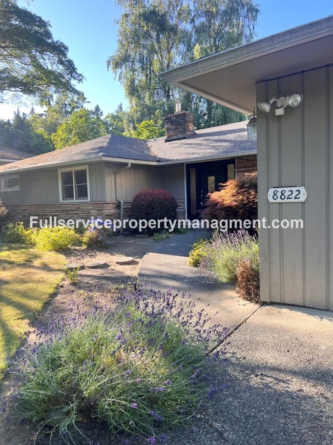 Photo - Beautiful Mercer Island Home with Private Hot Tub Pavillion & Spacious Floor Plan