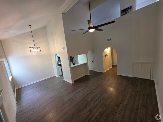 Building Photo - 301 Kings Row Dr Unit 110 Rental