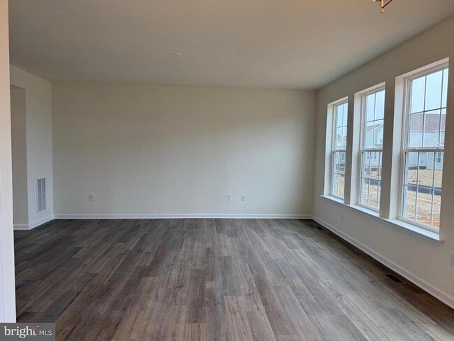 Photo - 414 MacLaren Ln