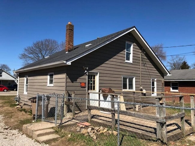 Photo - 321 Hege Ave