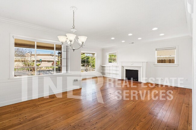 Photo - 2416 60th St