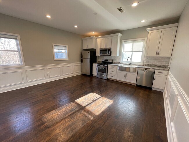 Photo - 447 W 81st St