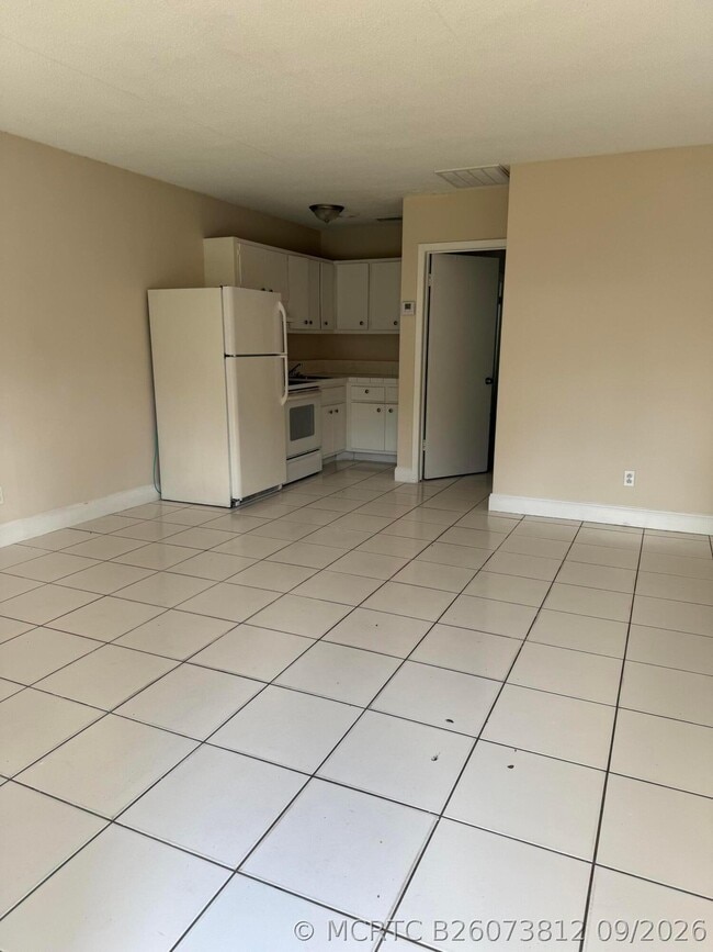 Building Photo - 1431 SW 44th Terrace Unit 3
