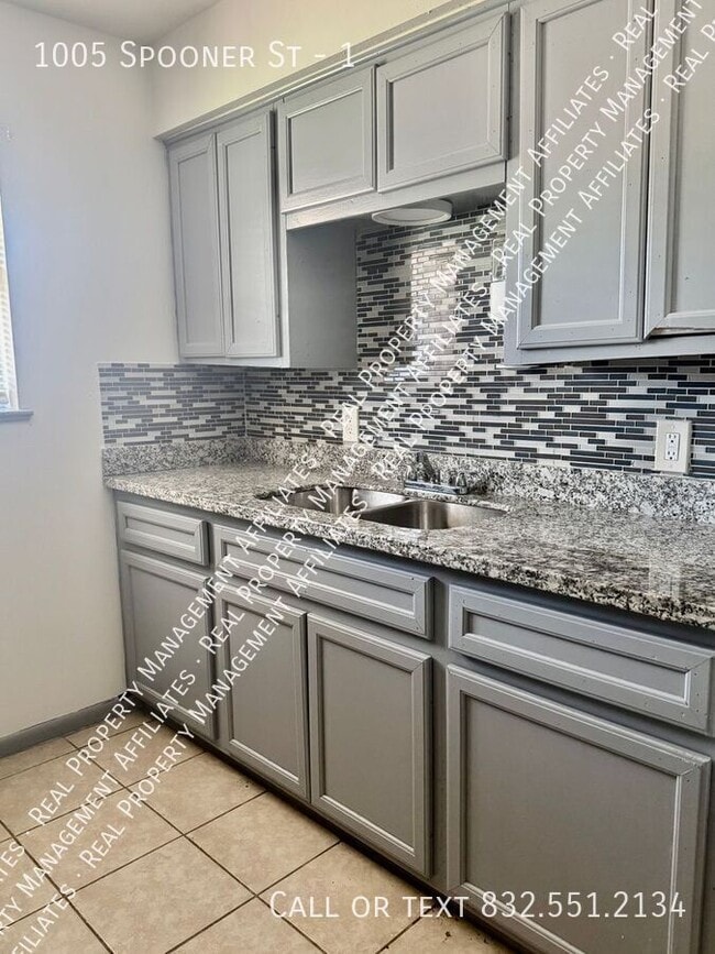 Photo - 1005 Spooner St Unidad 1