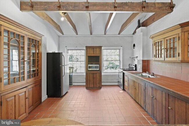 Photo - 317 Cameron St