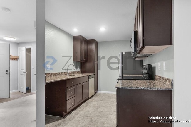 Building Photo - 9917 Holly Dr