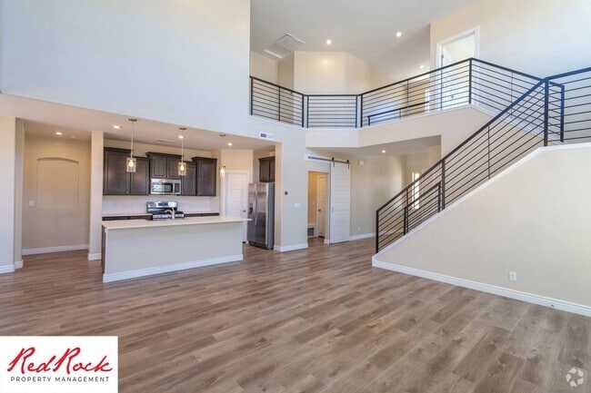 Building Photo - Stunning 4 Bedroom Home. Dog friendly!