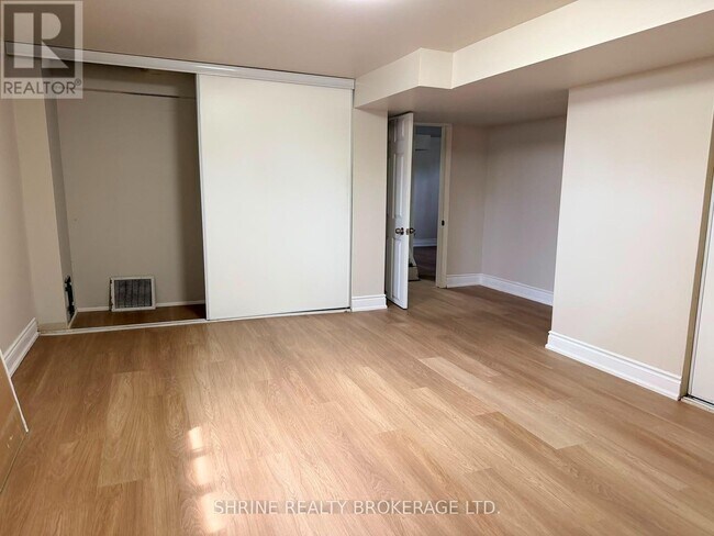 Photo - 367 Springbank Dr