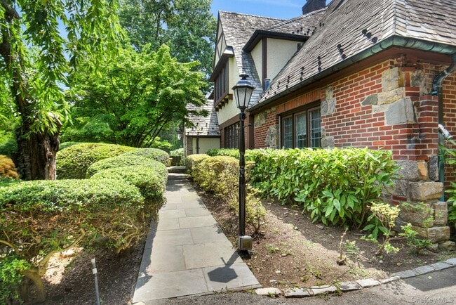 Photo - 46 Fenimore Rd