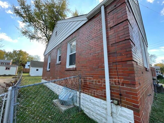 Photo - 1004 N New Florissant Rd