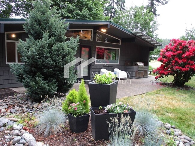 Building Photo - 3 bedroom Rambler with Above Garage Studio... Rental