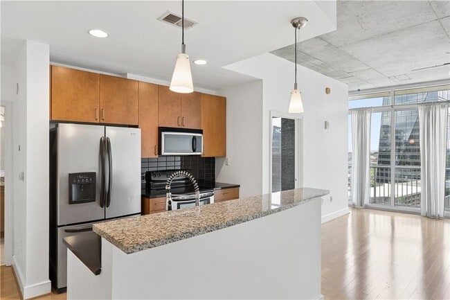 Photo - 950 W Peachtree St NW Unidad 1413