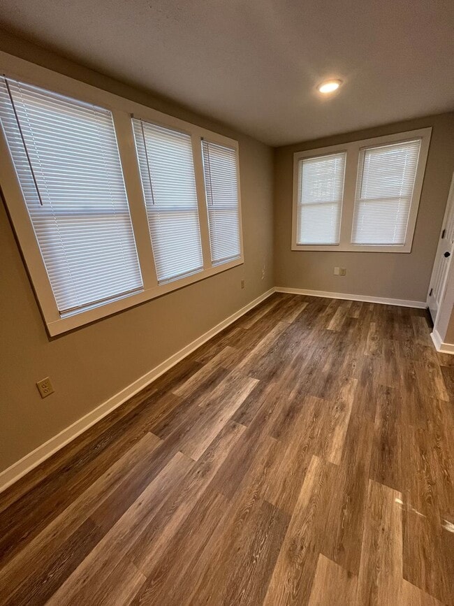 Photo - 1031 Elm St Unit Apt. 2