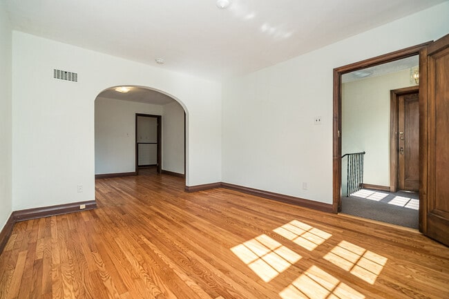 Photo - 6525 Devonshire Ave Unit 2W