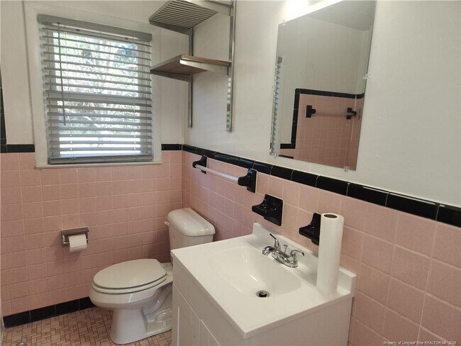 Photo - 425 Windermere Dr