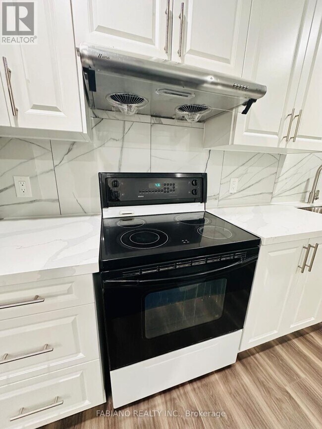 Photo - 180 Esther Cres