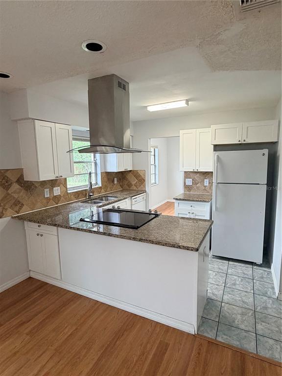 Photo - 661 Murphy Rd