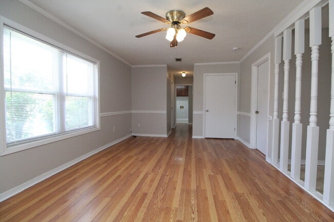 Photo - Spacious Bellview 2BR/1.5BA Duplex with Large New Front Deck, Fenced Backyard & Covered 2-Car Car... Unit B
