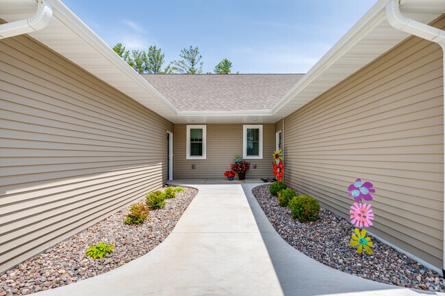 2 BR, 2 BA - 1,350SF - Zimmer Dr Townhomes