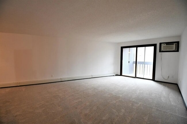 Living room - 2930 Blaisdell Ave Unit 214