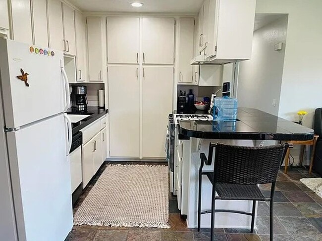 Stylish 2-Bedroom Condo with Stunning View... - Stylish 2-Bedroom Condo with Stunning View...