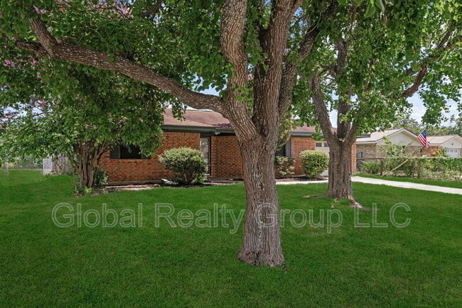 306 Meadow Dr