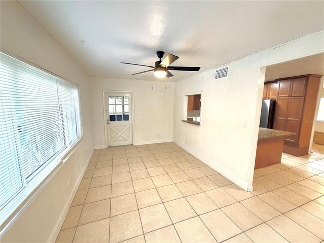 Photo - 2467 Sunderland Rd