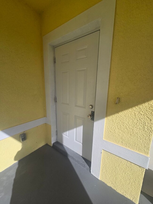 Photo - LARGE 3/2/1 -Duplex, prime Location-Lehigh...