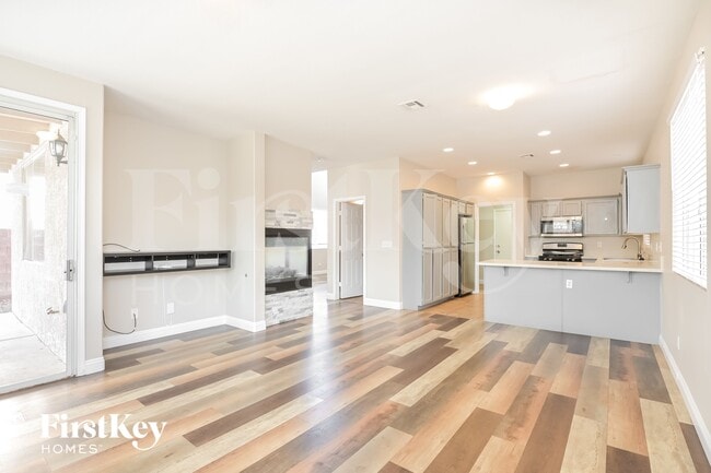 Photo - 9153 Black Slate St