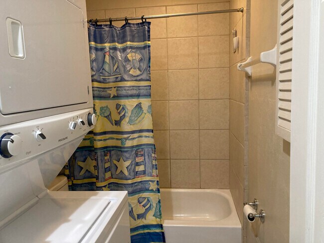 Photo - 203 Esther St