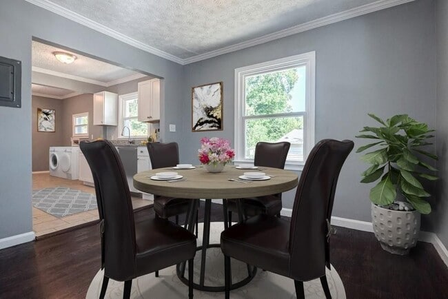 Photo - 120 Burbank Dr NW