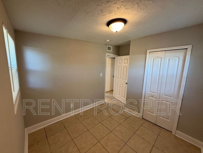 Photo - 1192 Maxey Dr