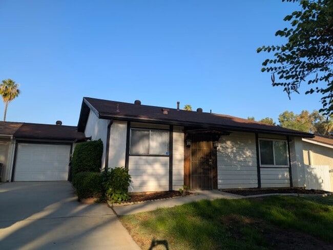 Building Photo - Coming soon! 3 bed, 2 Bath in centrally located community of Redlands