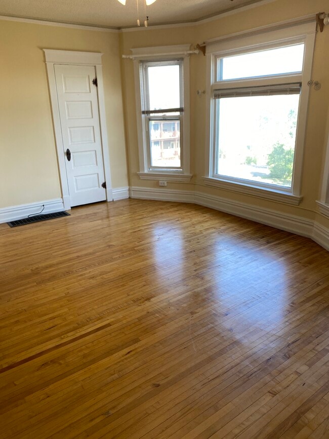 Photo - 327 E 6th St Unidad B