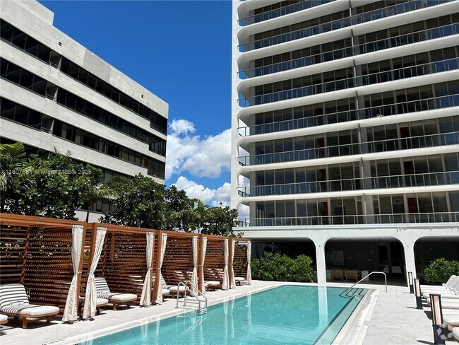 Building Photo - 2678 Tigertail Ave Unit 402 Rental
