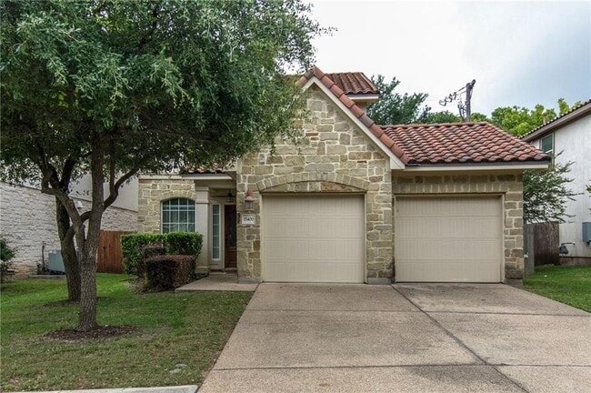 Building Photo - 15400 Interlachen Dr