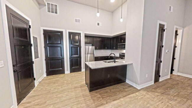 Photo - 122 W Hill St