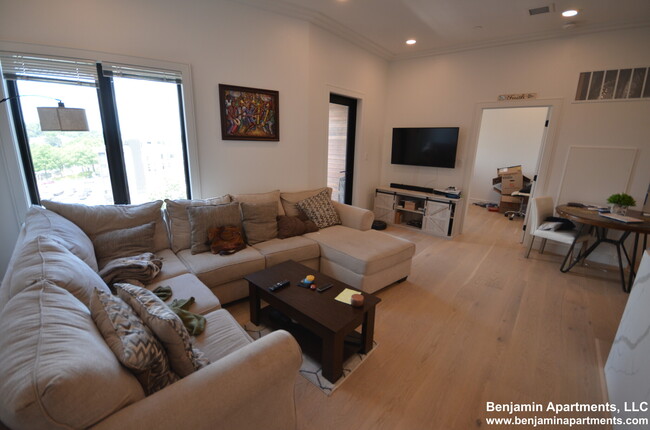 Building Photo - 54 Leo M Birmingham Pky Unit 603 Rental