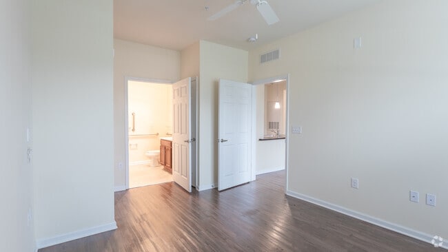 2BR,2BA,-858SF