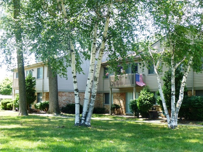 Photo - Bloomfield On The Green - West Bloomfield, MI